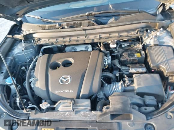 2022 Mazda CX-5 S Carbon Edition z VIN JM3KFBCM3N0537011, wystawiony jako IAAI lot #41472429 z przebiegiem 31 498 mil mil oraz . Historia ofert i sprzedaży dostępna na DreamBid. Obrazek 10.