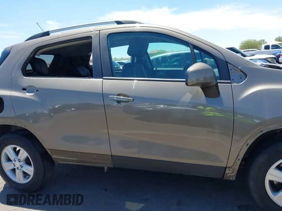 2021 Chevrolet Trax LT with VIN KL7CJLSM4MB372847, listed as a IAAI auction lot 42813079 with 67,400 mi miles and . Bid and sale history available at DreamBid. Image 14.