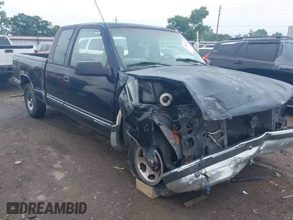 1997 Chevrolet Silverado 1500 z VIN 1GCEC19W5VE263332, wystawiony jako IAAI lot #42400176 z przebiegiem 141 078 mil mil oraz . Historia ofert i sprzedaży dostępna na DreamBid. Obrazek 6.