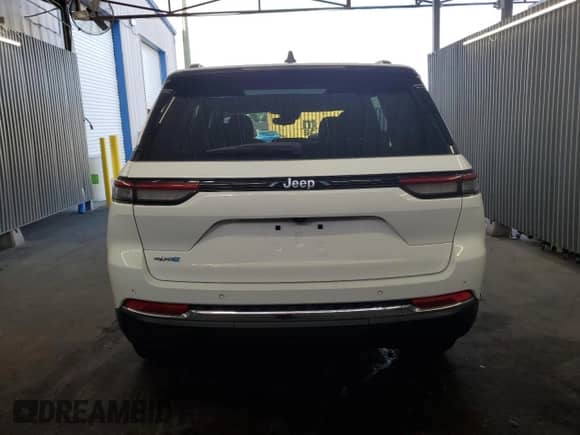 2024 Jeep Grand Cherokee with VIN 1C4RJYB65RC181905, listed as a Copart auction lot 85829355 with 36,092 mi miles and Clean title. Bid and sale history available at DreamBid. Image 6.