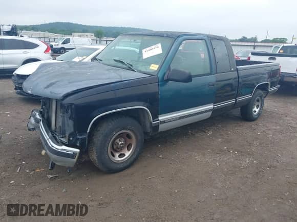 1997 Chevrolet Silverado 1500 z VIN 1GCEC19W5VE263332, wystawiony jako IAAI lot #42400176 z przebiegiem 141 078 mil mil oraz . Historia ofert i sprzedaży dostępna na DreamBid. Obrazek 2.