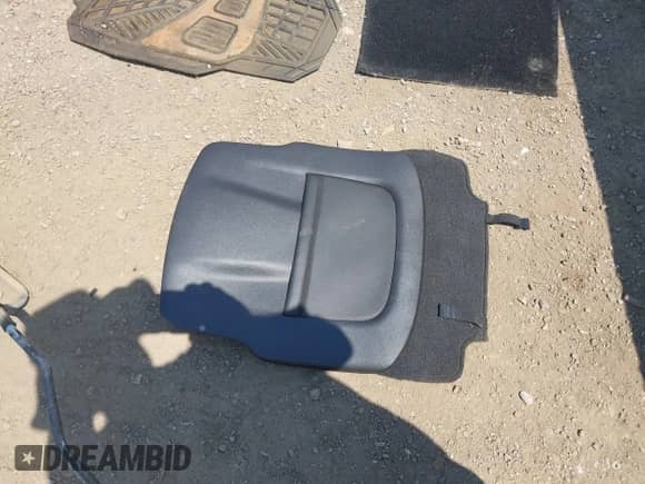 2015 Chevrolet Silverado 1500 LT z VIN 1GCVKREHXFZ431825, wystawiony jako IAAI lot #42714255 z przebiegiem 172 750 mil mil oraz . Historia ofert i sprzedaży dostępna na DreamBid. Obrazek 12.