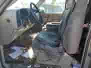 2001 Chevrolet Silverado 1500 LS z VIN 1GCEK19T81E123004, wystawiony jako Copart lot #90468215 z przebiegiem Nie podano mil oraz Czysty tytuł • Clean title. Historia ofert i sprzedaży dostępna na DreamBid. Obrazek 7.