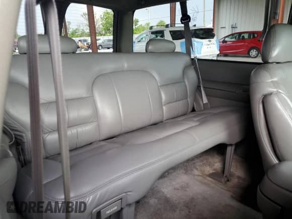 1996 Chevrolet Tahoe z VIN 3GNEK18R6TG132762, wystawiony jako Copart lot #61960405 z przebiegiem 1 742 805 mil mil oraz Szkoda całkowita • Salvage title. Historia ofert i sprzedaży dostępna na DreamBid. Obrazek 11.