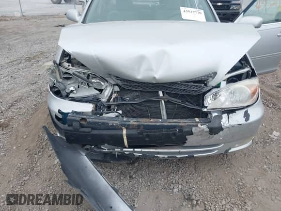 2003 Toyota Camry XLE z VIN 4T1BE30K53U680290, wystawiony jako IAAI lot #43527770 z przebiegiem 176 975 mil mil oraz . Historia ofert i sprzedaży dostępna na DreamBid. Obrazek 6.