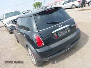 2005 MINI Hardtop S with VIN WMWRE33475TD92196, listed as a IAAI auction lot 42492221 with 145,829 mi miles and . Bid and sale history available at DreamBid. Image 3.