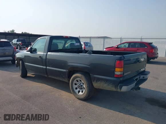 2005 GMC Sierra 1500 Work Truck z VIN 1GTEC14X05Z190508, wystawiony jako IAAI lot #42404098 z przebiegiem 169 043 mil mil oraz . Historia ofert i sprzedaży dostępna na DreamBid. Obrazek 3.