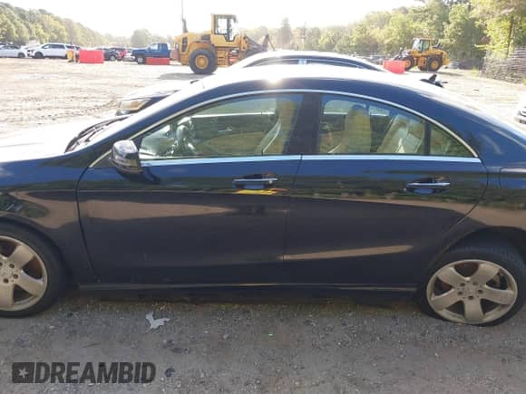 2015 Mercedes-Benz CLA 250 с VIN WDDSJ4GB5FN176323, выставлен на аукционе IAAI как лот 43350468 с пробегом 115 982 миль миль и . История ставок и продаж доступна на DreamBid. Изображение 14.