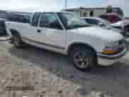2001 Chevrolet S-10 LS with VIN 1GCCS19W318193557, listed as a Copart auction lot 64190185 with Not provided miles and Salvage title. Bid and sale history available at DreamBid. Image 4.