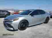 2022 Toyota Camry Hybrid XSE с VIN 4T1K31AK0NU044226, выставлен на аукционе Copart как лот 70329195 с пробегом 59 984 миль миль и Чистый • Clean title. История ставок и продаж доступна на DreamBid. Изображение 1.
