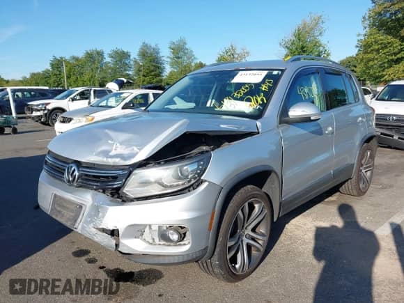 2012 Volkswagen Tiguan SE с VIN WVGBV7AX6CW586747, выставлен на аукционе IAAI как лот 43132055 с пробегом 210 527 миль миль и . История ставок и продаж доступна на DreamBid. Изображение 2.