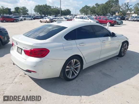2019 BMW 4 Series 430i z VIN WBA4J1C5XKBM17254, wystawiony jako IAAI lot #43119456 z przebiegiem 41 914 mil mil oraz . Historia ofert i sprzedaży dostępna na DreamBid. Obrazek 4.