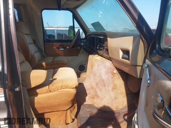 1983 Ford Econoline Cargo с VIN 1FDDE14G9DHA10528, выставлен на аукционе IAAI как лот 43252073 с пробегом 225 029 миль миль и . История ставок и продаж доступна на DreamBid. Изображение 5.