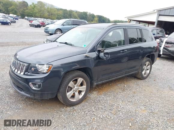 2015 Jeep Compass Latitude z VIN 1C4NJDEB1FD324581, wystawiony jako IAAI lot #43299306 z przebiegiem 97 094 mil mil oraz . Historia ofert i sprzedaży dostępna na DreamBid. Obrazek 2.