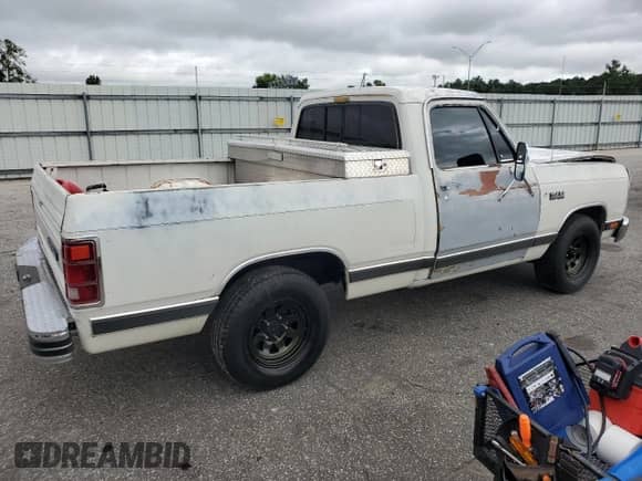 1986 Dodge Trucks with VIN 1B7HD14T1GS028485, listed as a Copart auction lot 67293695 with 43,907 mi miles and Salvage title. Bid and sale history available at DreamBid. Image 3.