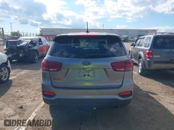 2019 Kia Sorento LX with VIN 5XYPG4A33KG503951, listed as a IAAI auction lot 43073039 with 100,288 mi miles and . Bid and sale history available at DreamBid. Image 16.