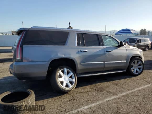 2019 Cadillac Escalade ESV Luxury z VIN 1GYS4HKJ3KR136780, wystawiony jako Copart lot #52337735 z przebiegiem Nie podano mil oraz Szkoda całkowita • Salvage title. Historia ofert i sprzedaży dostępna na DreamBid. Obrazek 3.