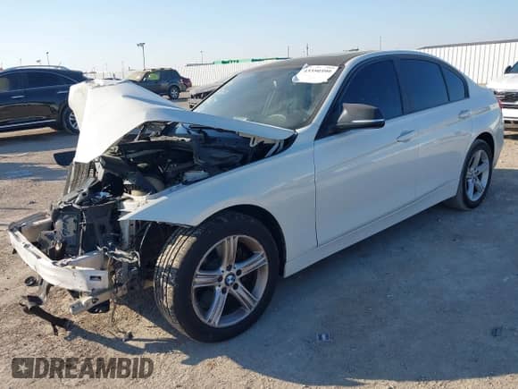 2015 BMW 3 Series 328i с VIN WBA3C1C54FK119343, выставлен на аукционе IAAI как лот 43350399 с пробегом Не указан миль и . История ставок и продаж доступна на DreamBid. Изображение 2.