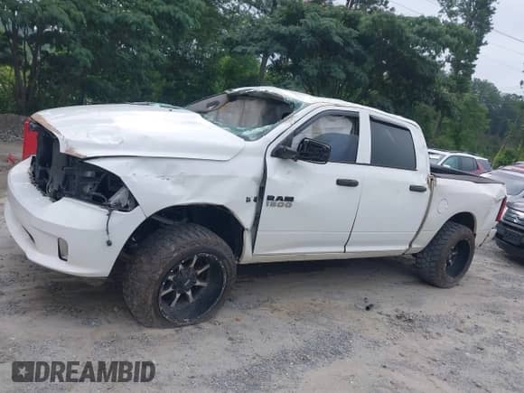 2015 Ram 1500 Express z VIN 1C6RR7KT7FS690136, wystawiony jako IAAI lot #42618497 z przebiegiem 194 347 mil mil oraz . Historia ofert i sprzedaży dostępna na DreamBid. Obrazek 14.