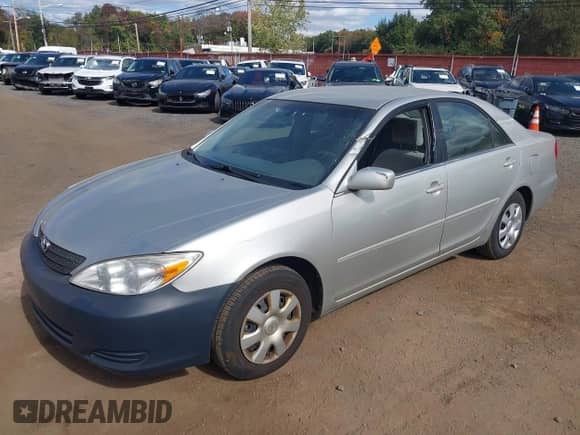 2003 Toyota Camry XLE z VIN 4T1BE32K33U738894, wystawiony jako IAAI lot #43410887 z przebiegiem 235 933 mil mil oraz . Historia ofert i sprzedaży dostępna na DreamBid. Obrazek 6.