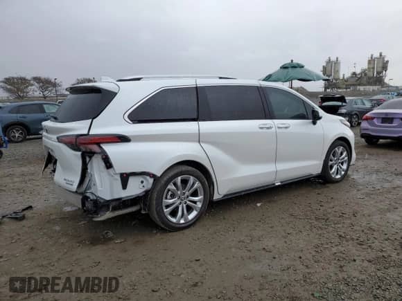 2024 Toyota Sienna Platinum с VIN 5TDERKEC5RS220903, выставлен на аукционе Copart как лот 48811305 с пробегом 20 107 миль миль и Списание • Salvage title. История ставок и продаж доступна на DreamBid. Изображение 3.