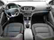 2019 Hyundai Ioniq SEL z VIN KMHC75LC8KU130997, wystawiony jako Copart lot #48557114 z przebiegiem 87 236 mil mil oraz . Historia ofert i sprzedaży dostępna na DreamBid. Obrazek 8.