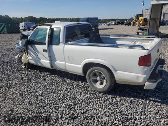 2003 Chevrolet S-10 LS с VIN 1GCCS19H438127572, выставлен на аукционе Copart как лот 81989645 с пробегом Не указан миль и Списание • Salvage title. История ставок и продаж доступна на DreamBid. Изображение 2.
