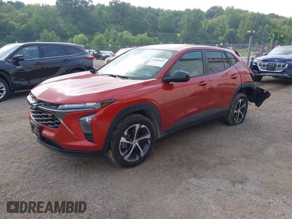 2024 Chevrolet Trax 1RS с VIN KL77LGE21RC216795, выставлен на аукционе IAAI как лот 42883669 с пробегом 9 672 миль миль и . История ставок и продаж доступна на DreamBid. Изображение 17.