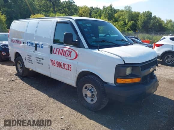 2013 Chevrolet Express Cargo z VIN 1GCWGFCA9D1190510, wystawiony jako IAAI lot #43103295 z przebiegiem 197 185 mil mil oraz . Historia ofert i sprzedaży dostępna na DreamBid. Obrazek 1.