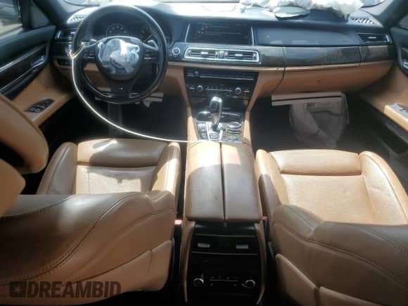 2015 BMW 7 Series 740Li z VIN WBAYE4C54FD138870, wystawiony jako Copart lot #63804635 z przebiegiem 98 080 mil mil oraz Czysty tytuł • Clean title. Historia ofert i sprzedaży dostępna na DreamBid. Obrazek 8.