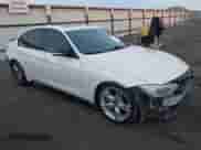 2014 BMW 3 Series 335i xDrive z VIN WBA3B9C56EF588393, wystawiony jako IAAI lot #41383156 z przebiegiem 177 143 mil mil oraz . Historia ofert i sprzedaży dostępna na DreamBid. Obrazek 1.