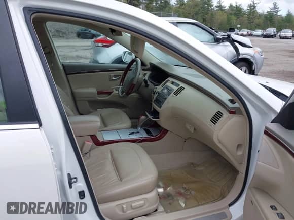 2008 Hyundai Azera Limited with VIN KMHFC46F08A257052, listed as a IAAI auction lot 42202806 with 92,976 mi miles and . Bid and sale history available at DreamBid. Image 5.