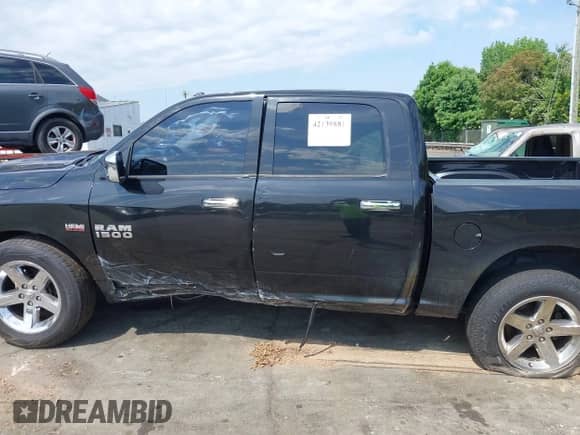 2017 Ram 1500 Express z VIN 3C6RR6KTXHG783074, wystawiony jako IAAI lot #42139881 z przebiegiem 158 633 mil mil oraz . Historia ofert i sprzedaży dostępna na DreamBid. Obrazek 14.