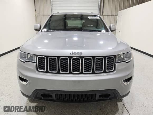 2020 Jeep Grand Cherokee Laredo E z VIN 1C4RJFAGXLC153684, wystawiony jako Copart lot #86517945 z przebiegiem 139 511 mil mil oraz Czysty tytuł • Clean title. Historia ofert i sprzedaży dostępna na DreamBid. Obrazek 5.