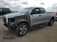 2012 Toyota Tundra z VIN 5TFRU5F13CX027956, wystawiony jako Copart lot #43580265 z przebiegiem 156 862 mil mil oraz Szkoda całkowita • Salvage title. Historia ofert i sprzedaży dostępna na DreamBid. Obrazek 1.