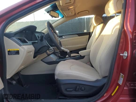 2015 Hyundai Sonata SE с VIN 5NPE24AF4FH170951, выставлен на аукционе Copart как лот 82153985 с пробегом 65 825 миль миль и Списание • Salvage title. История ставок и продаж доступна на DreamBid. Изображение 7.