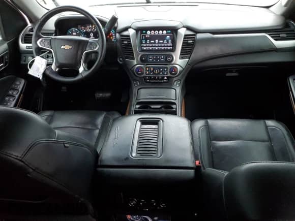 2019 Chevrolet Suburban Premier с VIN 1GNSKJKC7KR318154, выставлен на аукционе Copart как лот 52961915 с пробегом 119 849 миль миль и Списание • Salvage title. История ставок и продаж доступна на DreamBid. Изображение 8.