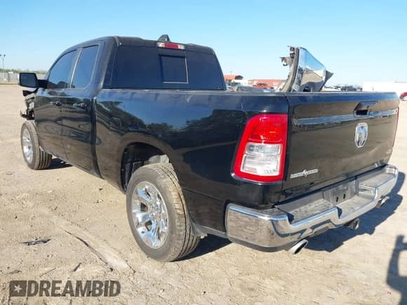 2022 Ram 1500 Big Horn z VIN 1C6RREBT3NN442466, wystawiony jako IAAI lot #40734114 z przebiegiem 22 586 mil mil oraz . Historia ofert i sprzedaży dostępna na DreamBid. Obrazek 3.