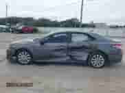 2020 Toyota Camry LE z VIN 4T1C11AK2LU999892, wystawiony jako IAAI lot #43225624 z przebiegiem Nie podano mil oraz . Historia ofert i sprzedaży dostępna na DreamBid. Obrazek 14.