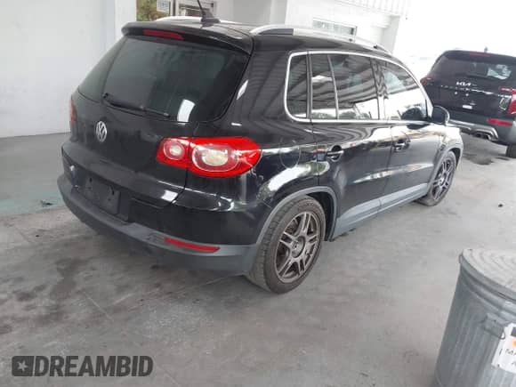 2011 Volkswagen Tiguan SE with VIN WVGAV7AX1BW549681, listed as a IAAI auction lot 40772939 with 157,547 mi miles and . Bid and sale history available at DreamBid. Image 4.