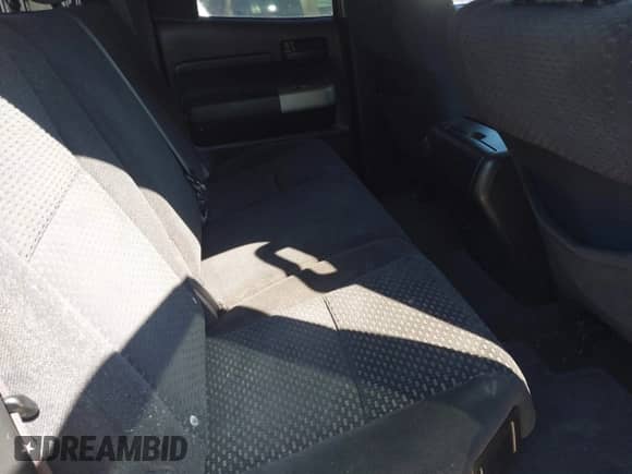 2007 Toyota Tundra SR5 с VIN 5TFRT54107X011547, выставлен на аукционе IAAI как лот 43531368 с пробегом 155 733 миль миль и . История ставок и продаж доступна на DreamBid. Изображение 8.