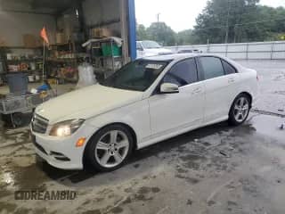 2011 Mercedes-Benz C 300 Sport z VIN WDDGF8BB2BR145734, wystawiony jako Copart lot #67129355 z przebiegiem 120 769 mil mil oraz Szkoda całkowita • Salvage title. Historia ofert i sprzedaży dostępna na DreamBid. Obrazek 1.