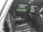 2010 Chevrolet Tahoe LTZ z VIN 1GNUCCE08AR228481, wystawiony jako Copart lot #56397265 z przebiegiem 250 564 mil mil oraz Szkoda całkowita • Salvage title. Historia ofert i sprzedaży dostępna na DreamBid. Obrazek 11.