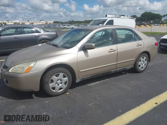 2005 Honda Accord LX с VIN 1HGCM56425A034081, выставлен на аукционе IAAI как лот 43357591 с пробегом 45 359 миль миль и . История ставок и продаж доступна на DreamBid. Изображение 17.