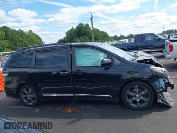 2016 Toyota Sienna SE with VIN 5TDXK3DC6GS757118, listed as a IAAI auction lot 43017654 with 116,578 mi miles and . Bid and sale history available at DreamBid. Image 13.