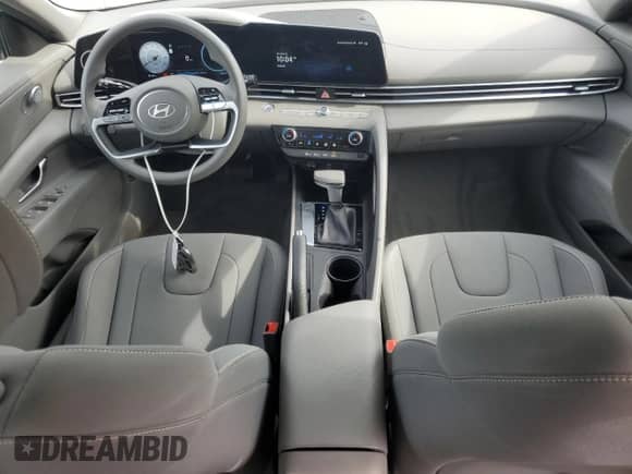 2024 Hyundai Elantra SEL с VIN KMHLM4DG9RU815363, выставлен на аукционе Copart как лот 69985965 с пробегом 16 013 миль миль и Списание • Salvage title. История ставок и продаж доступна на DreamBid. Изображение 8.