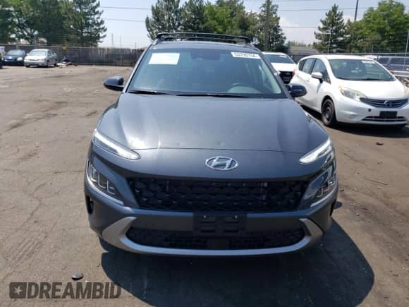 2022 Hyundai Kona Limited z VIN KM8K5CA38NU877285, wystawiony jako Copart lot #63790754 z przebiegiem 10 461 mil mil oraz Czysty tytuł • Clean title. Historia ofert i sprzedaży dostępna na DreamBid. Obrazek 5.