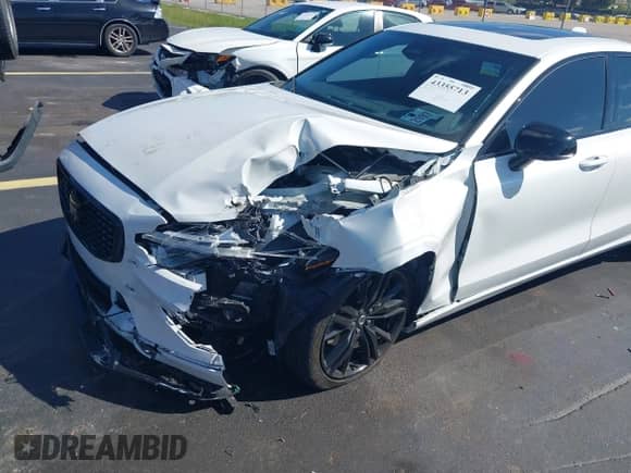 2024 Volvo S60 Plus Black Edition с VIN 7JRL12FHXRG300038, выставлен на аукционе IAAI как лот 43355713 с пробегом 18 435 миль миль и . История ставок и продаж доступна на DreamBid. Изображение 6.