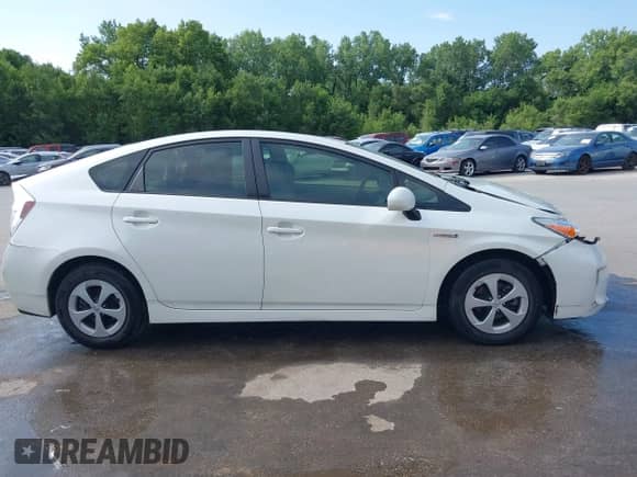 2015 Toyota Prius Four z VIN JTDKN3DU7F0464419, wystawiony jako IAAI lot #42747539 z przebiegiem 60 339 mil mil oraz . Historia ofert i sprzedaży dostępna na DreamBid. Obrazek 13.