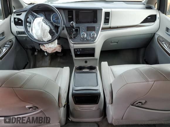 2017 Toyota Sienna XLE z VIN 5TDYZ3DC2HS837100, wystawiony jako Copart lot #82368485 z przebiegiem Nie podano mil oraz Szkoda całkowita • Salvage title. Historia ofert i sprzedaży dostępna na DreamBid. Obrazek 8.